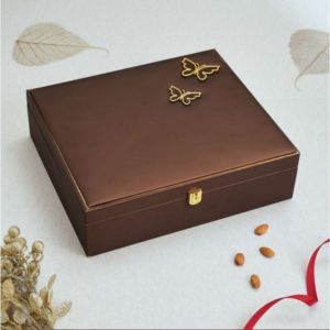 High Quality Luxury MDF Box with Elegant Leatherette Exterior, 6 Jar box with clip lock and butterfly monogram 
