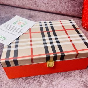 High quality Burberry Print Wooden Trunk /Packing Box for Jewellery/Gifts/Showcase