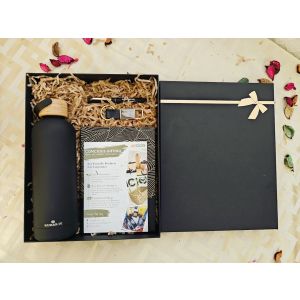 Premium Eco Gift Box – With Bamboo-Lid Bottle, Metal Keychain & Sustainable Accessories